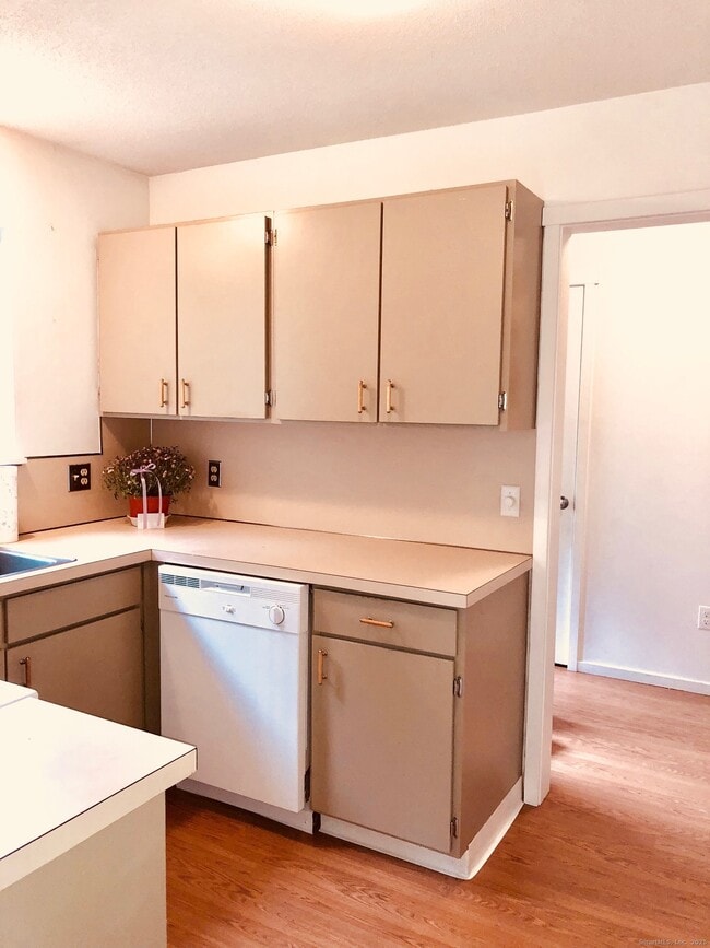 Building Photo - 61 Heritage Vlg