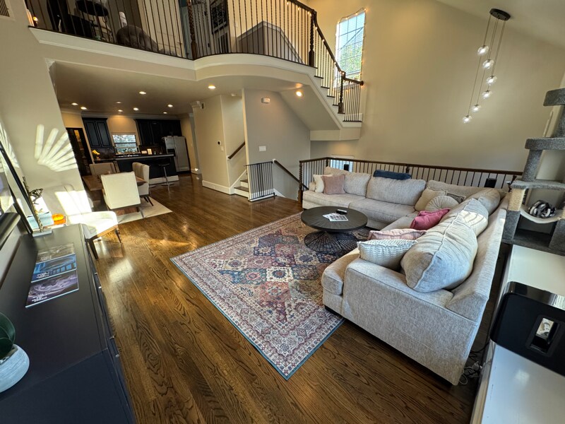 Building Photo - 1387 Studer St