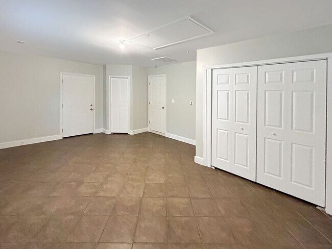 Building Photo - 106 Greenwood Cir