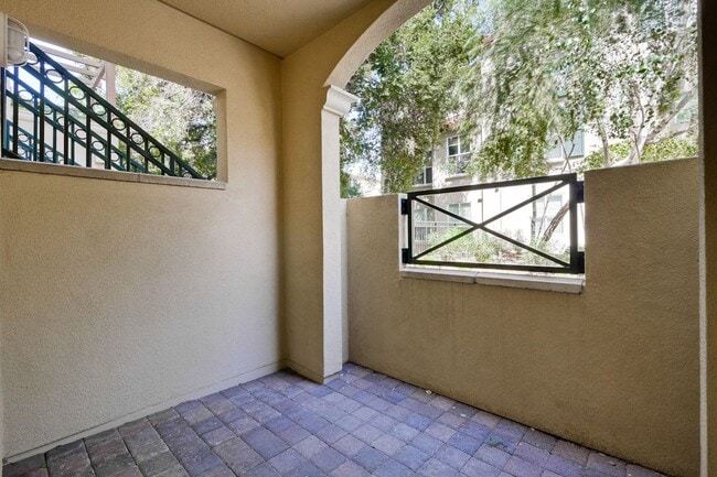 Building Photo - Downtown Mountain View l Stylish Home