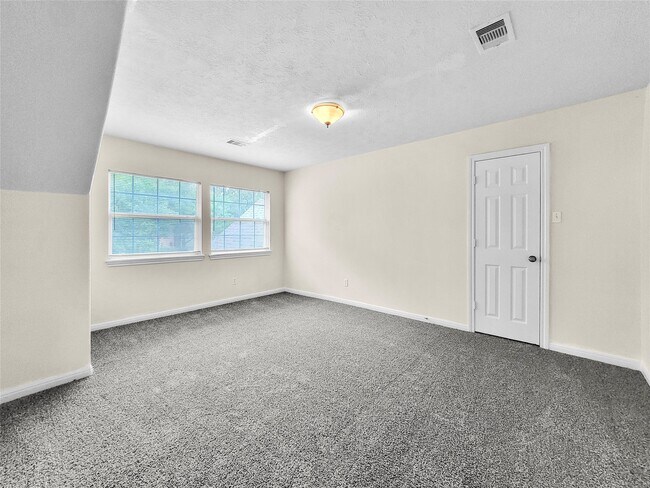Building Photo - 3522 White Oak Point Dr