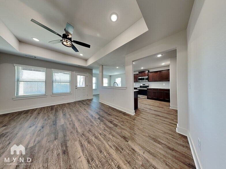 Building Photo - 1402 Love Ln