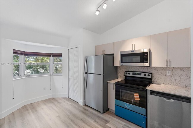 Building Photo - 2930 SE 12th Rd