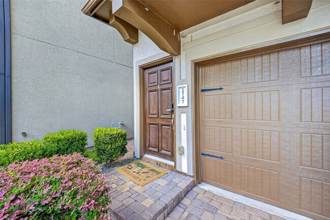 Building Photo - 2707 Shadybrook Meadow Dr