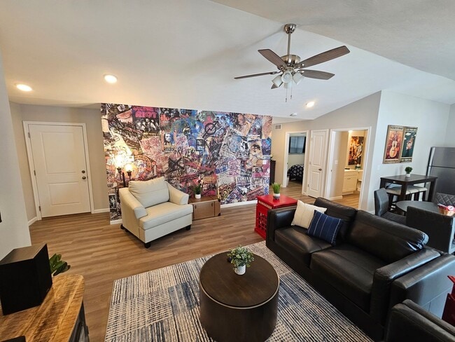 Building Photo - 814 Pierson Rd