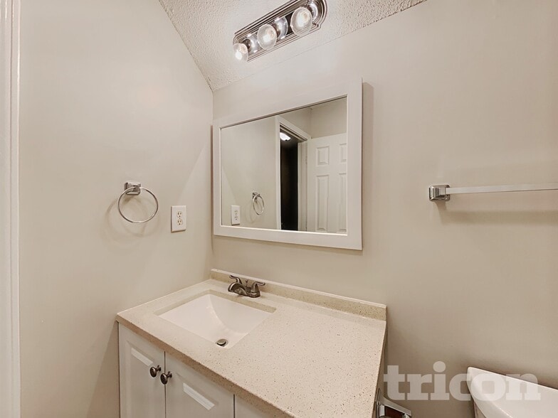 Building Photo - 5472 Brickleberry Way