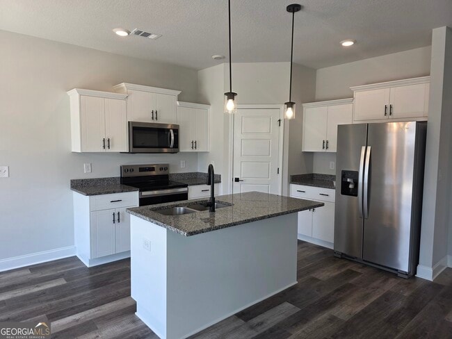 Building Photo - 123 Susan Dr