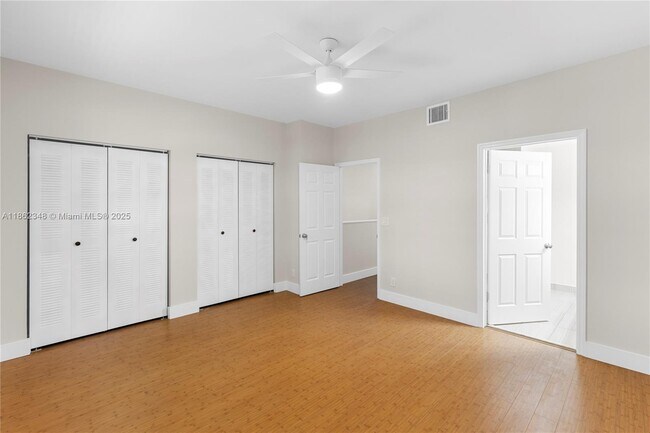 Building Photo - 1081 Sorrento Dr