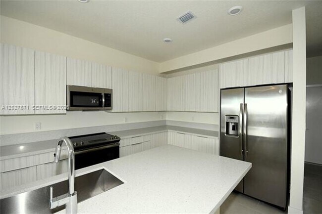 Building Photo - 4700 NW 84th Ave