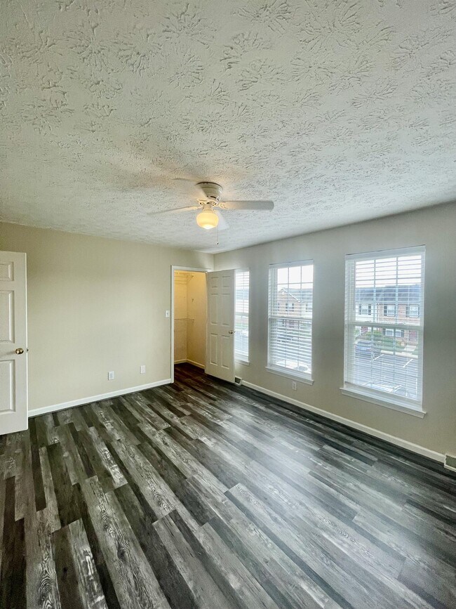 Building Photo - 1069 Blue Ridge View Cir