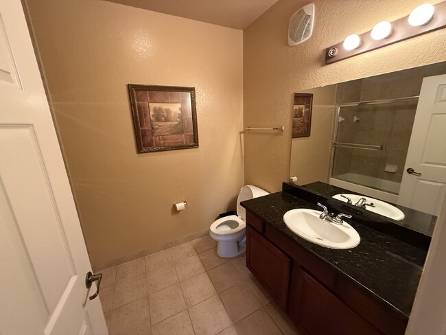 Building Photo - Spacious Furnished 3-Bedroom Condo Oasis w...