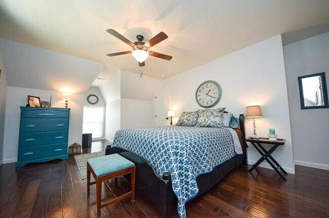 Building Photo - 3 Bedroom Beautiful Cleveland Home!