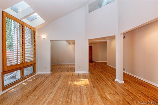 Building Photo - 541 Monroe St