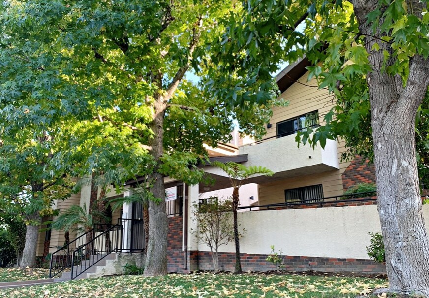 Building Photo - 1012 E Acacia Ave