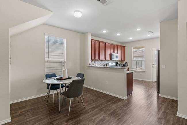 Building Photo - 14714 Sierra Garden Dr