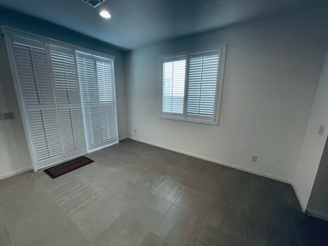 Building Photo - BEAUTIFUL 4 BEDROOM + LOFT HOME LOCATED IN...