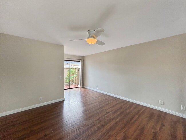 Building Photo - Beautiful 3B/2BA Home W/ 2 Car Garage, Was...