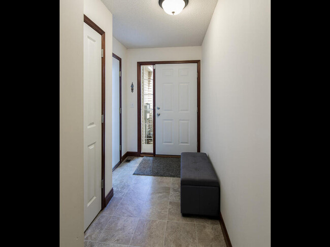 Building Photo - 501 Stonewood Ln