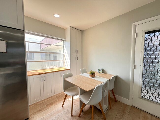 Building Photo - 698 Normandy Ln