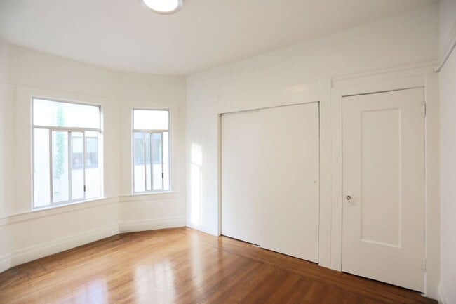 Building Photo - 1243 Pine St