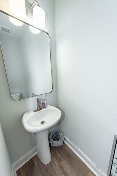 Building Photo - 531 Green Fern Dr