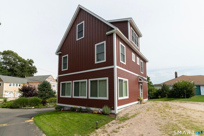 Building Photo - 77 Reeves Ave