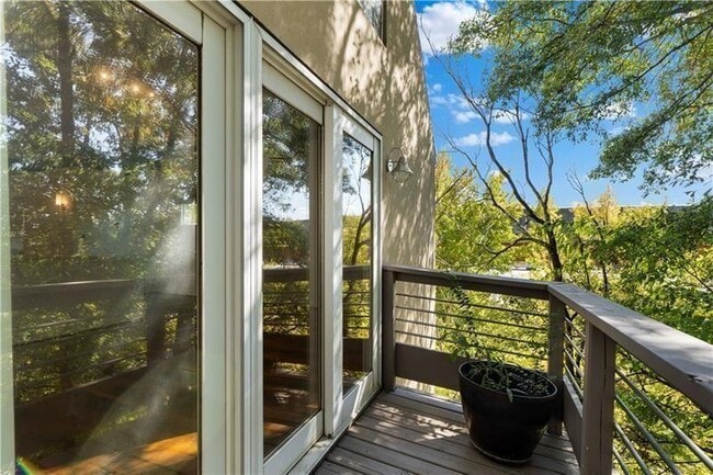 Building Photo - 5 Krog St NE