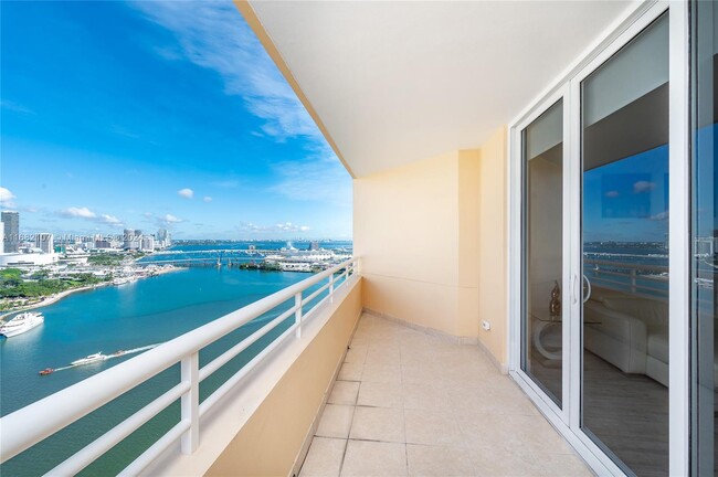 Building Photo - 808 Brickell Key Dr