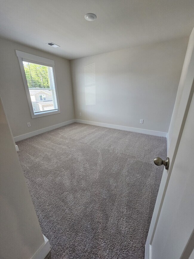 Building Photo - 224 Lanyard Ln