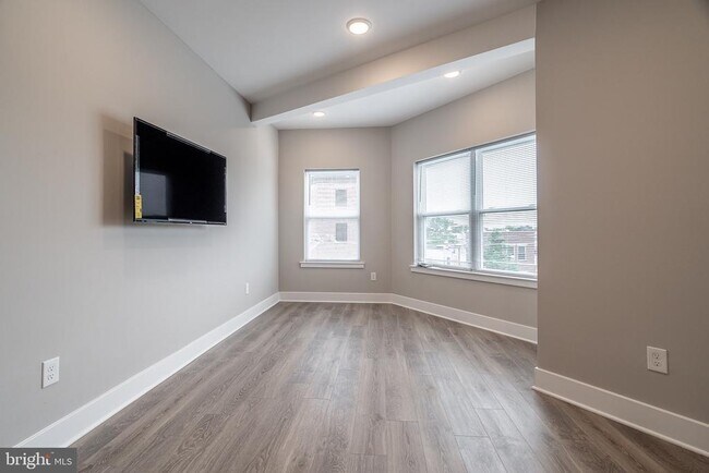 Building Photo - 421 N 39th St