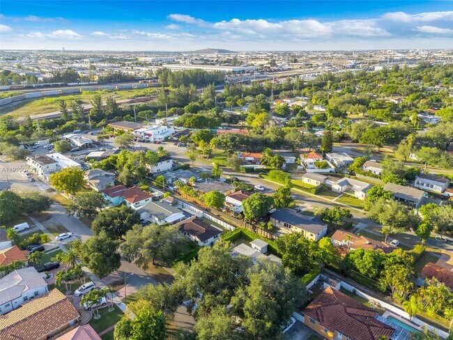 Building Photo - 333 Linwood Dr