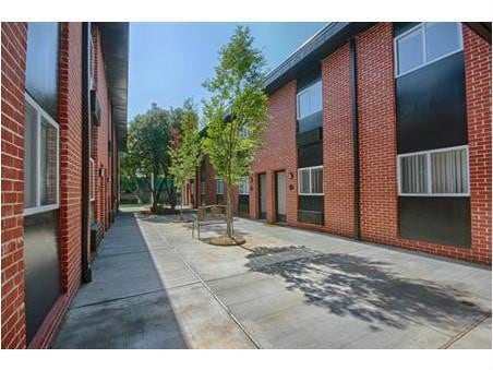 Building Photo - 1325 W. Lindsey