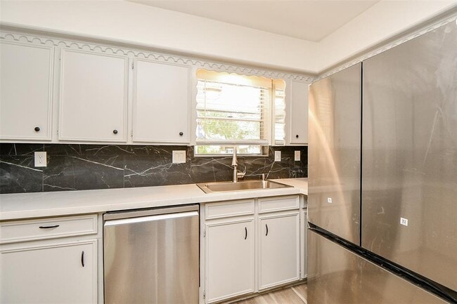 Building Photo - 162 Bluebonnet St