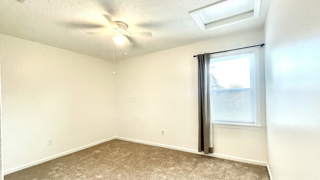 Building Photo - 1300 Debbs Ln