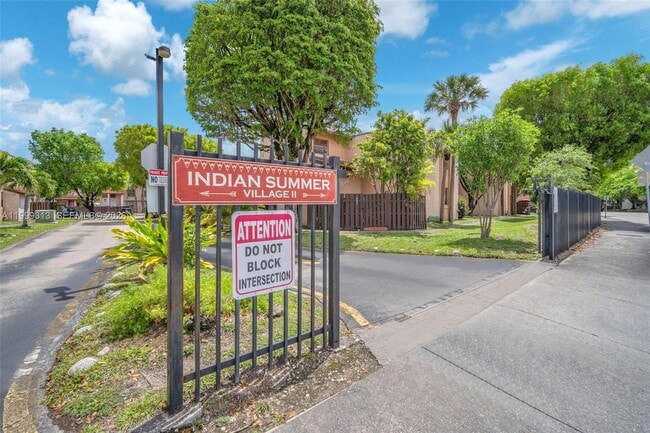 Building Photo - 685 W Park Dr