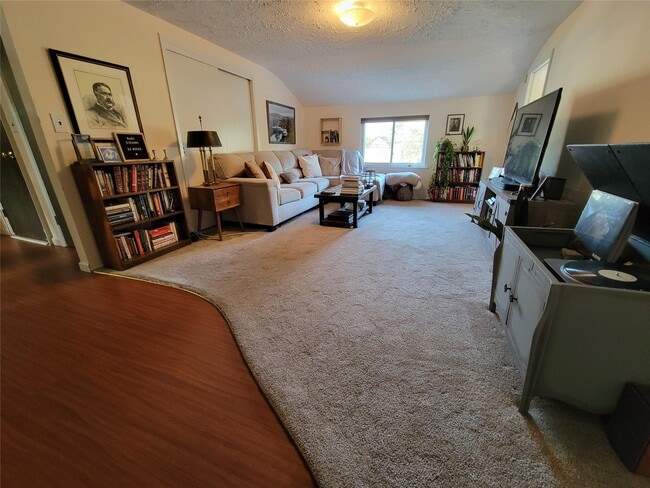 Primary Photo - 34 Cayuga Ave
