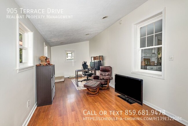 Building Photo - Charming 2 bedroom in the heart of Park Hills