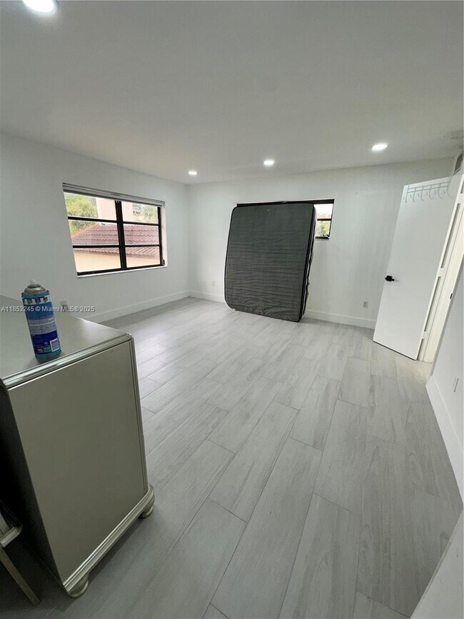 Building Photo - 8660 SW 149th Ave
