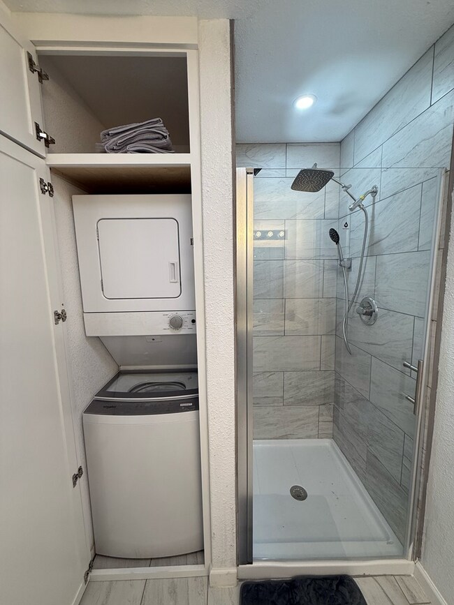 Building Photo - 420 E 47th St