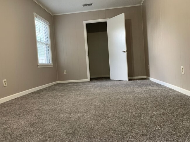 Building Photo - Under repair