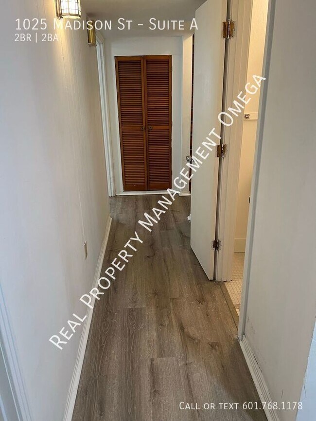 Building Photo - 2 Bedroom 1 1/2 Bath off Fortification Street