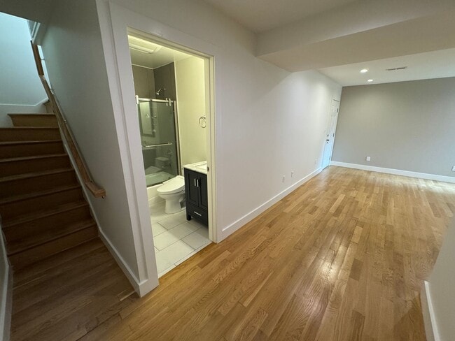 Building Photo - Stunning 4BD/4BA Contemporary Home with Go...
