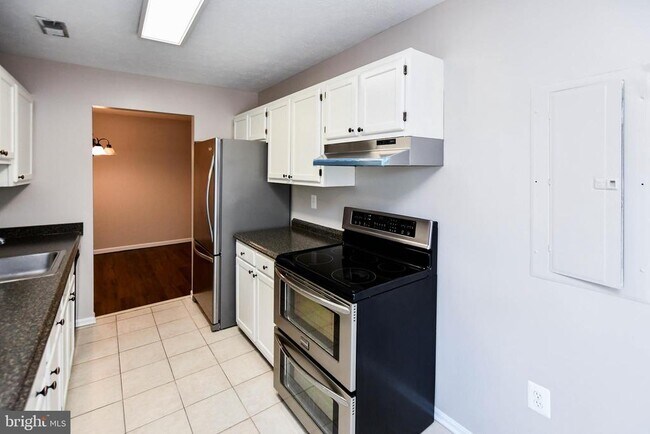 Building Photo - 4529 Running Deer Way