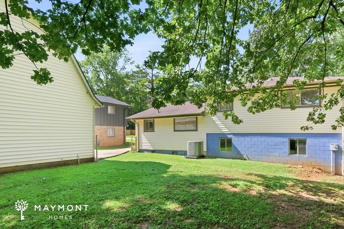 Building Photo - 8455 Magnolia Dr