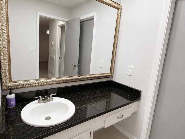 Building Photo - 1706 Belleair Forest Dr