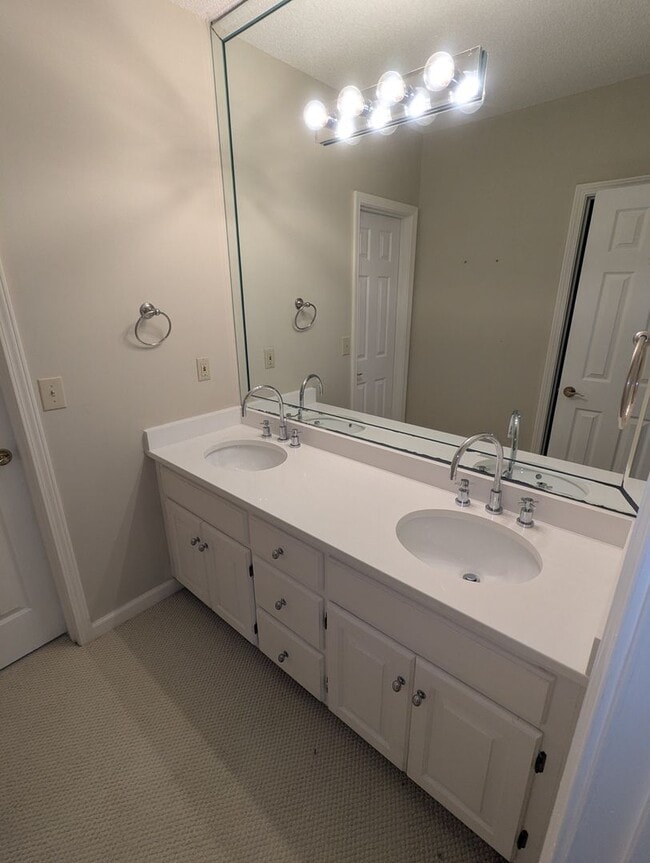 Building Photo - Fabulous 5 Bedroom Home in North River
