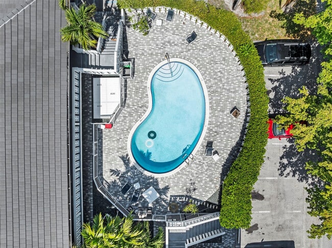 Building Photo - 640 NE 7th Ave