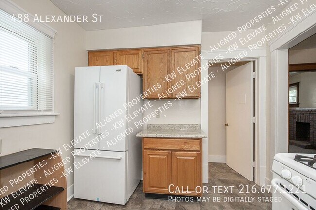 Building Photo - 3 floor Bright & Vibrant 4 bedroom home !