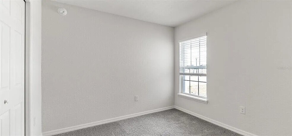 Guest room 1 - 7675 SE 114th St