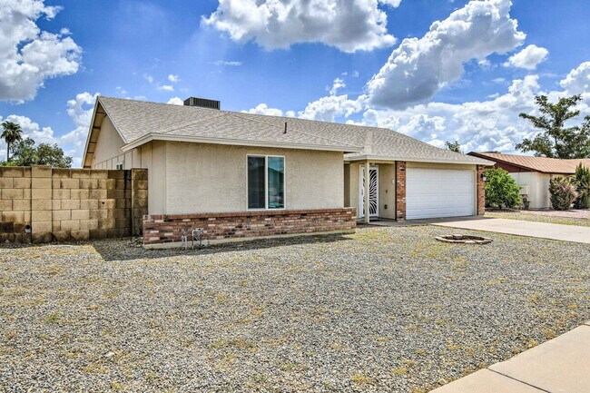 Building Photo - 17649 N 42nd Ln